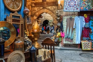 القاهرة: شارع المعز والبرج وجولة خاصة في مقهى الفيشاوي