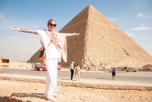Kairo: Pyramidit, basaari ja museo naisoppaan kanssa.