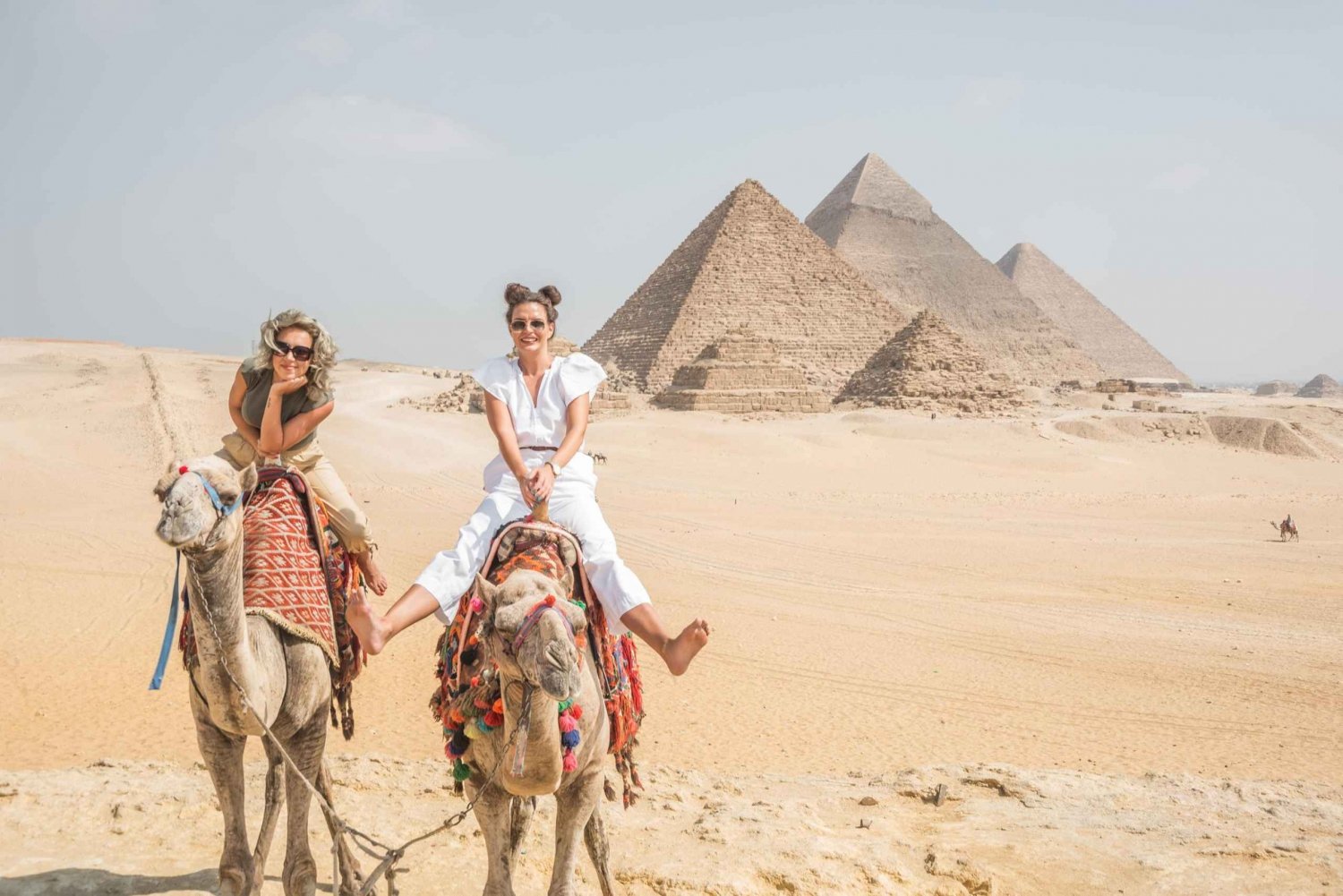 Kair: Wycieczka z przewodnikiem po piramidach, bazarze i muzeum