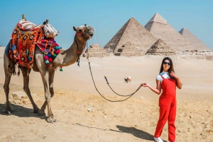 Caïro: Kamelenrit op de piramides van Gizeh en rondleiding door het Egyptisch Museum