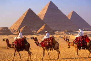 Cairo: Giza Pyramids Camel Ride and Egyptian Museum Tour