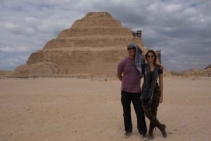 Il Cairo: Piramidi di Giza, Memphis e Sakkara Tour privato di un giorno
