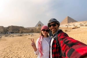 Cairo: Giza Pyramids, Museum & Bazaar Tour with Lunch