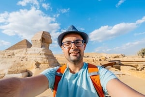 Cairo: Giza Pyramids, Museum & Bazaar Tour with Lunch