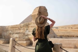 Cairo: Giza Pyramids, Museum & Bazaar Tour with Lunch