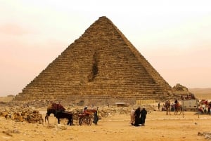 Cairo: Giza Pyramids Tour and Horse Carriage Ride