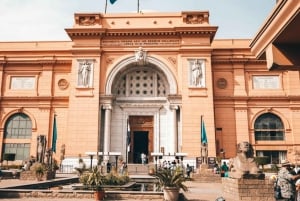 Cairo: Giza Pyramids Camel Ride and Egyptian Museum Tour