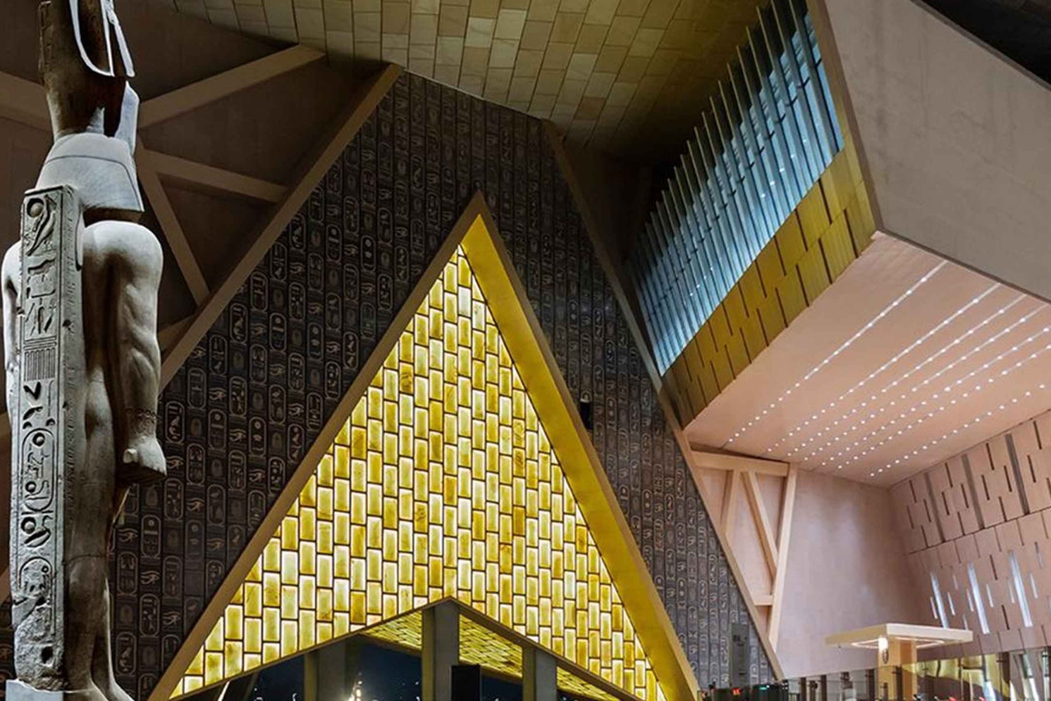 El Cairo: tour nocturno por el Gran Museo Egipcio, cena y traslado