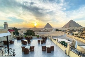 Cairo:Great Pyramid Inn Dinner With Pyramids View