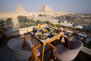 Cairo: Almoço privativo no Great Pyramid Inn com traslado