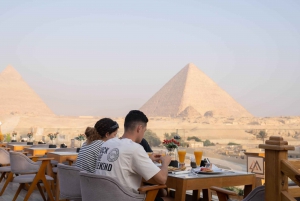 Cairo: Almoço privativo no Great Pyramid Inn com traslado