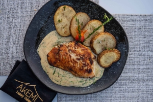 カイロ：グレート ピラミッド イン プライベート ランチ (送迎付き)