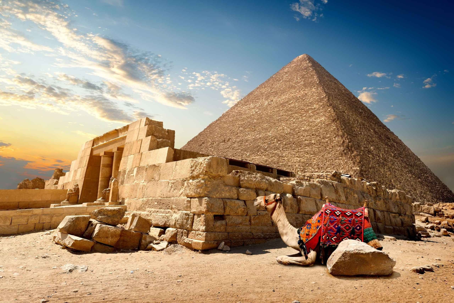 Cairo: Great Pyramids of Giza and Egyptian Museum Tour