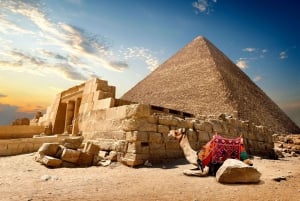 Cairo: Great Pyramids of Giza and Egyptian Museum Tour