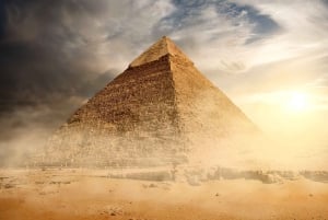 Cairo: Great Pyramids of Giza and Egyptian Museum Tour