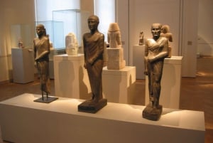 Cairo: Great Pyramids of Giza and Egyptian Museum Tour