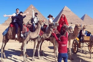 Cairo: Great Pyramids of Giza and Egyptian Museum Tour