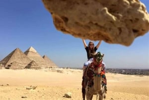 Kairo: Stora pyramiderna i Giza från Alexandria hamn
