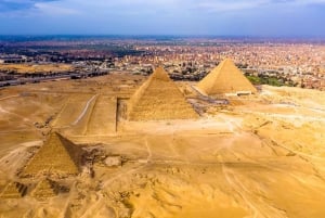 Kairo: Sightseeingtour mit Hubschrauberflug und Landung bei den Pyramiden