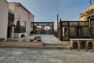 جولة تراثية في القاهرة: القصر الذهبي، أقدم مسجد مع الغداء