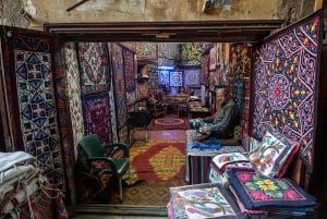 Cairo: Khan Khalili Bazaar and El-Moez Street Private Tour