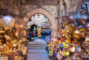 Scalo al Cairo: Tour delle Piramidi, del Cairo copto e del Khan Khalili