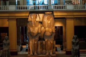 カイロ：ピラミッド、博物館、ディナー クルーズ付き乗り継ぎツアー