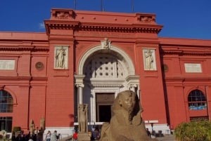 Kairo: Mellomlandingstur med pyramider, museum og middagscruise
