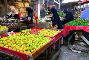 Il Cairo: Tour guidato del mercato locale con giro in tuk-tuk e pranzo