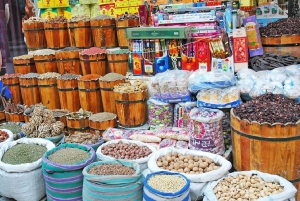 Il Cairo: Tour guidato del mercato locale con giro in tuk-tuk e pranzo