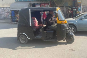 Il Cairo: Tour guidato del mercato locale con giro in tuk-tuk e pranzo