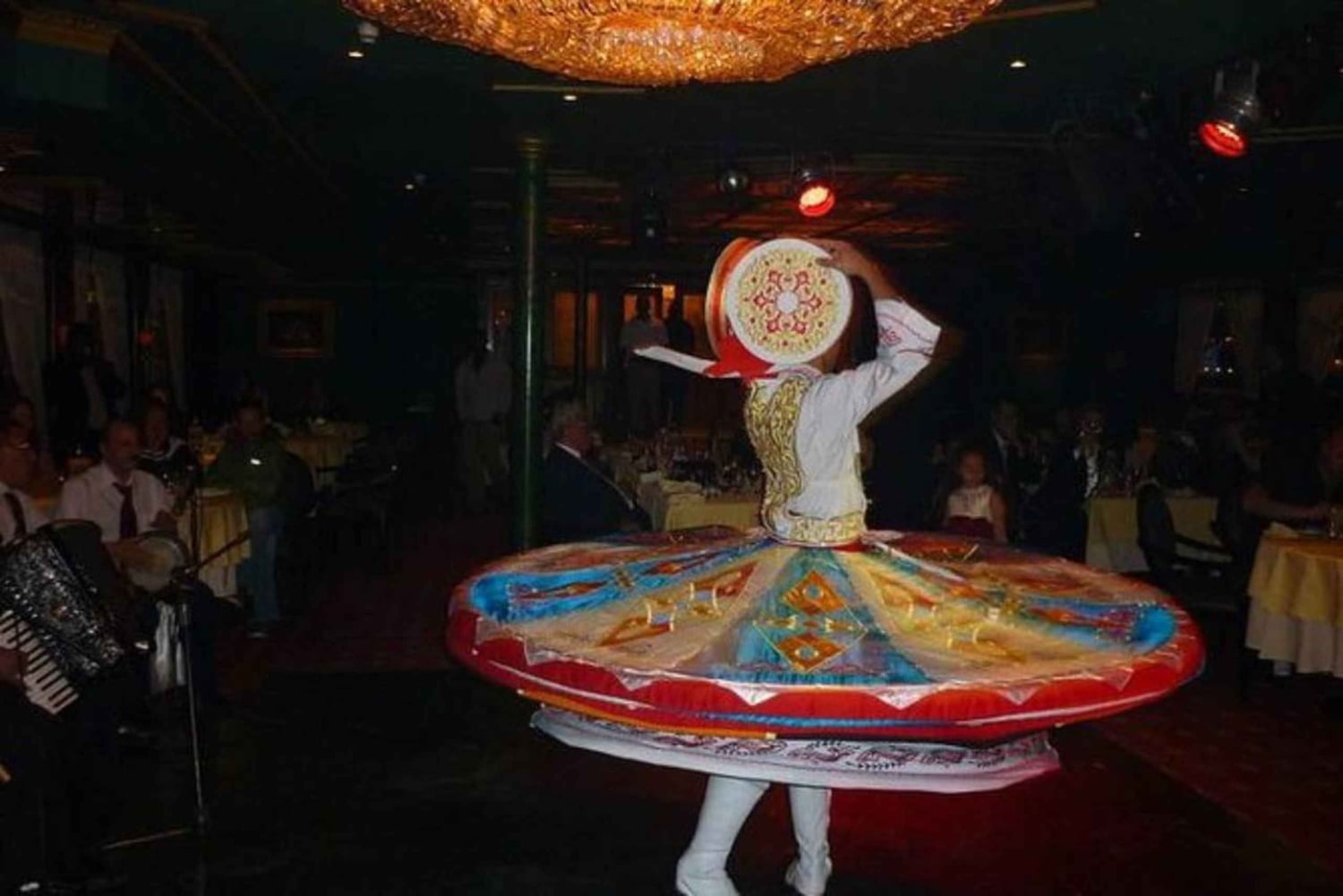 Le Caire : dîner-croisière sur le Nil, danse du ventre et tanoura
