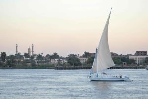 القاهرة: النيلومتر، قصر المنيل، مدينة الموتى مع الفلكة