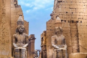 Cairo: Viagem noturna para Luxor de avião