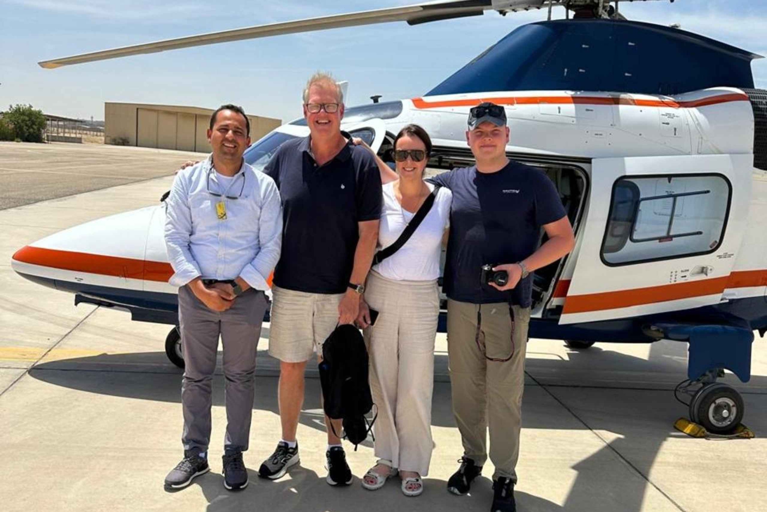 カイロ：ピラミッド着陸付きプライベートヘリコプターシティツアー