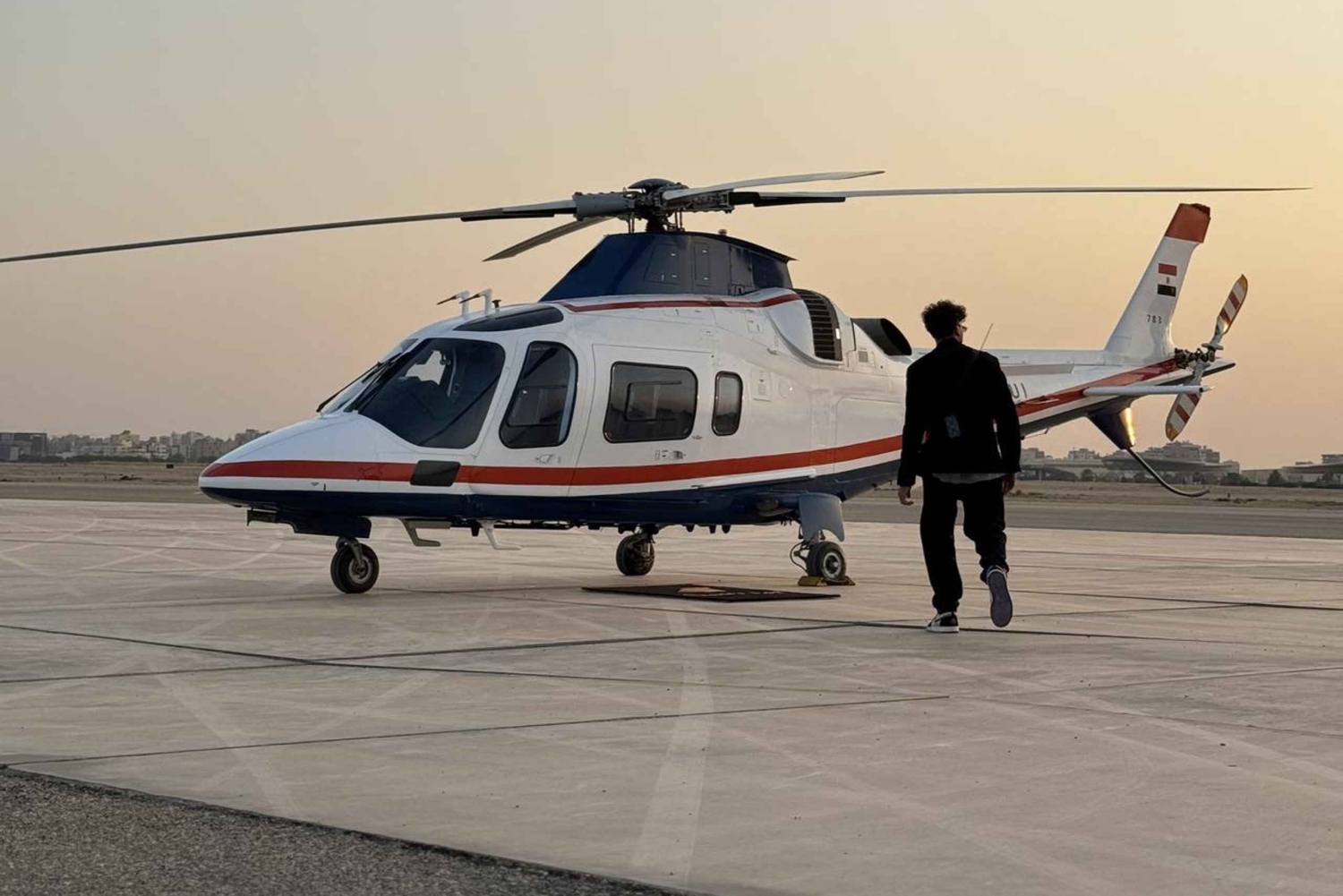 カイロ：ピラミッド着陸付きプライベートヘリコプターシティツアー