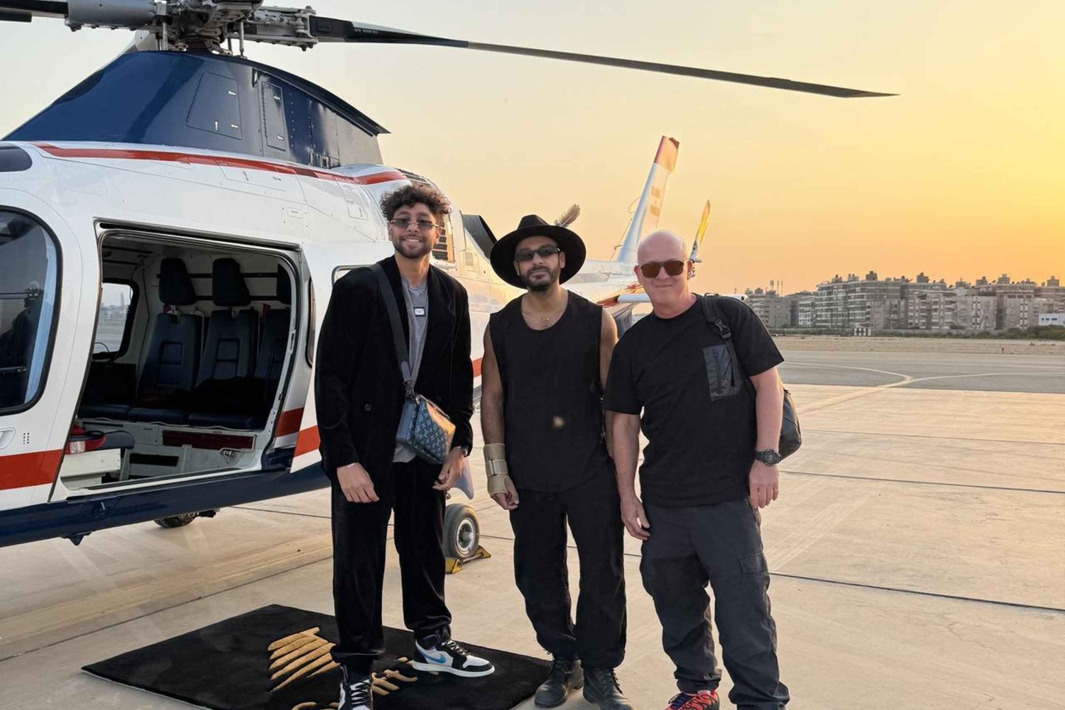 カイロ：ピラミッド着陸付きプライベートヘリコプターシティツアー