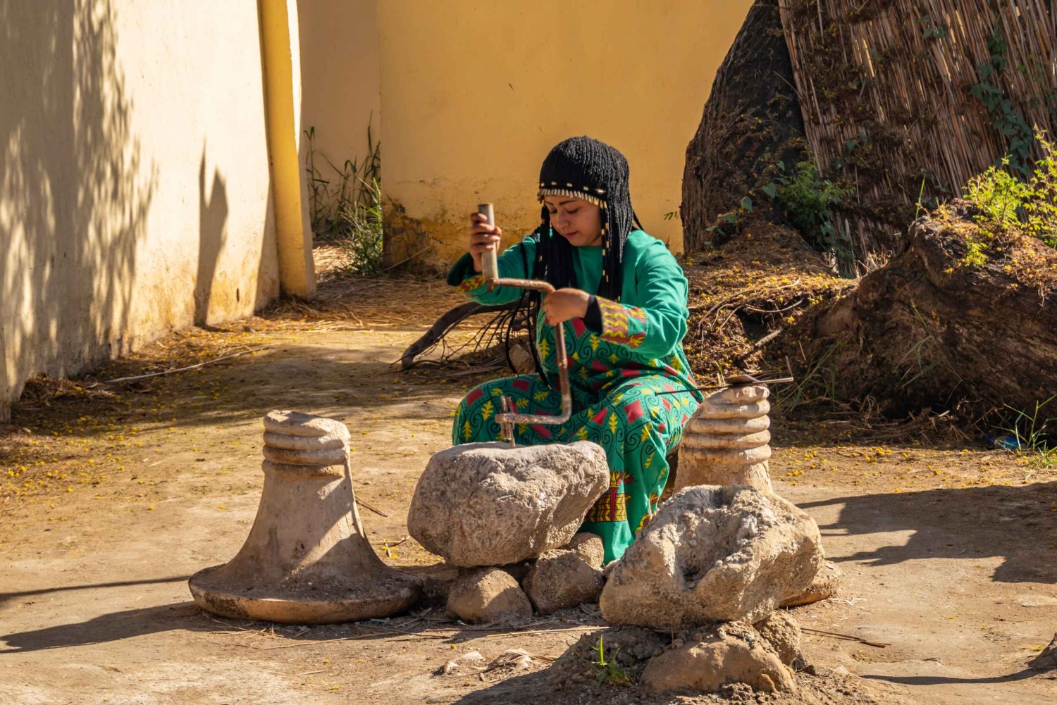 カイロ：送迎とランチ付きのプライベートファラオ村ツアー