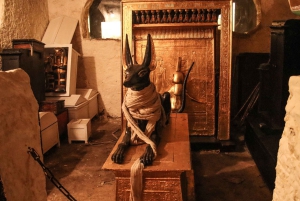 カイロ：送迎とランチ付きのプライベートファラオ村ツアー