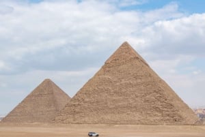 カイロ：ランチ付きのピラミッドとエジプト考古学博物館のプライベート ツアー