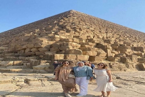 Cairo: Private Tour Pyramids, Museum & Bazaar, Entry & Lunch