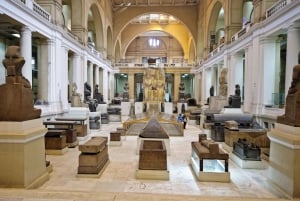 Cairo: Great Pyramids of Giza and Egyptian Museum Tour