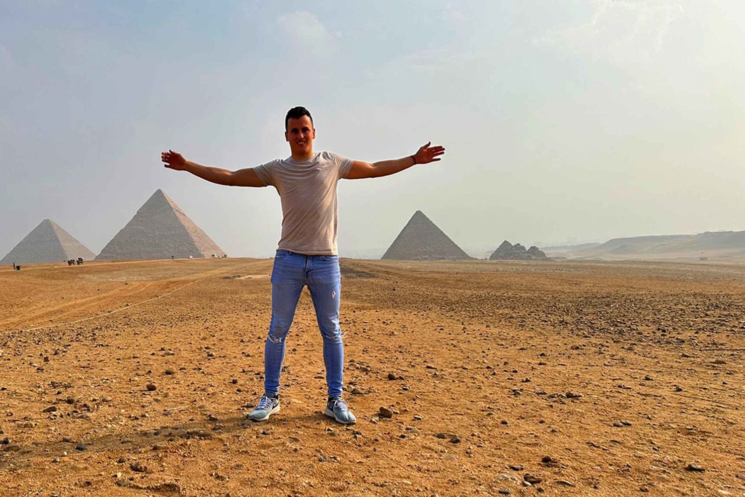 Cairo: Pyramids and Museum on Private tour