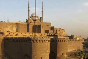القاهرة: مغامرة الأهرامات والمتحف والقلعة