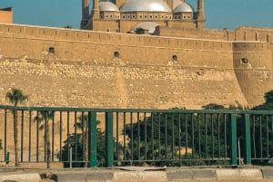 القاهرة: مغامرة الأهرامات والمتحف والقلعة