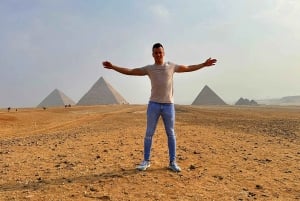 Cairo: Pyramids & Museum Private Tour with Airport Transfer