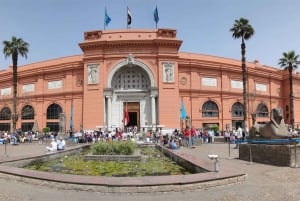 Cairo: Pyramids, Museum Visit & Dinner Cruise Combo