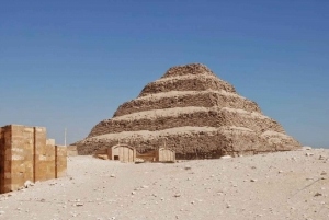 Kairo: Privat tur med lunsj til pyramidene, Sakkara og Memphis