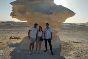 El Desierto Blanco y Oasis de Bahariya Tour Privado de un Día