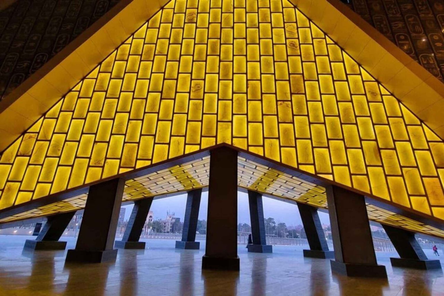 大エジプト博物館への日帰りツアー (昼食付き)